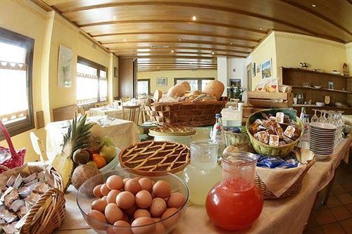 Crimea Wine Hotel Chiavenna Exteriér fotografie