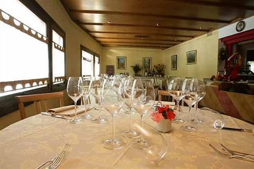 Crimea Wine Hotel Chiavenna Exteriér fotografie